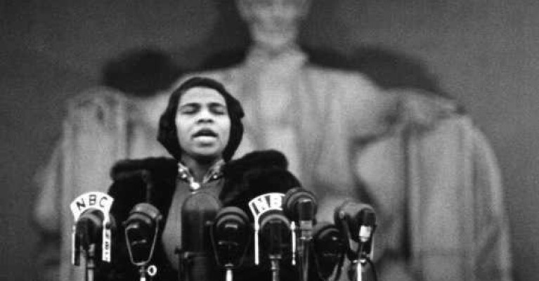 Black and white photo of Jillian Pirtle in front of the Lincoln Memorial in Washington D.C.